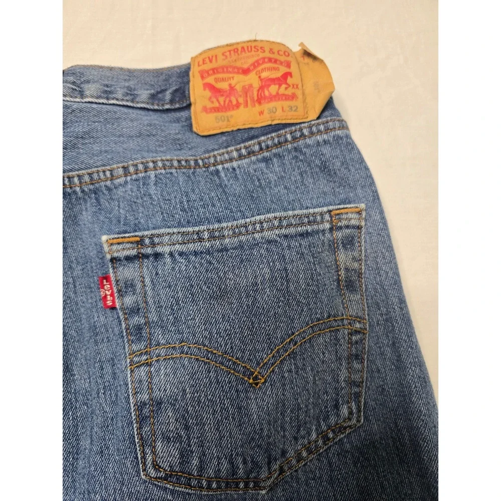 Levis 501 Original Fit Mens 100% Cotton Straight Leg Blue Denim Jeans 30x32 EUC